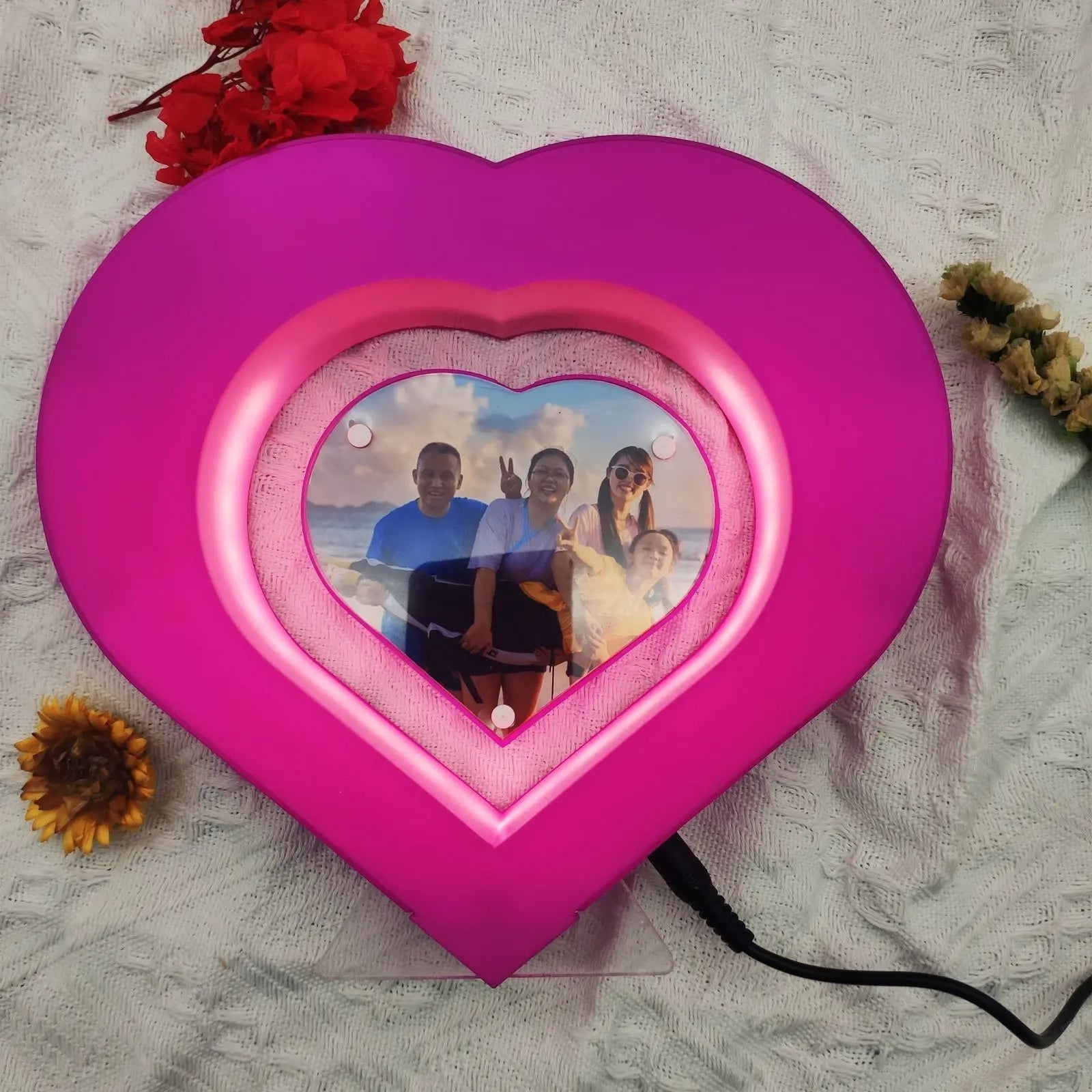 Floatart™ Magnetic Floating Heart Picture Frame