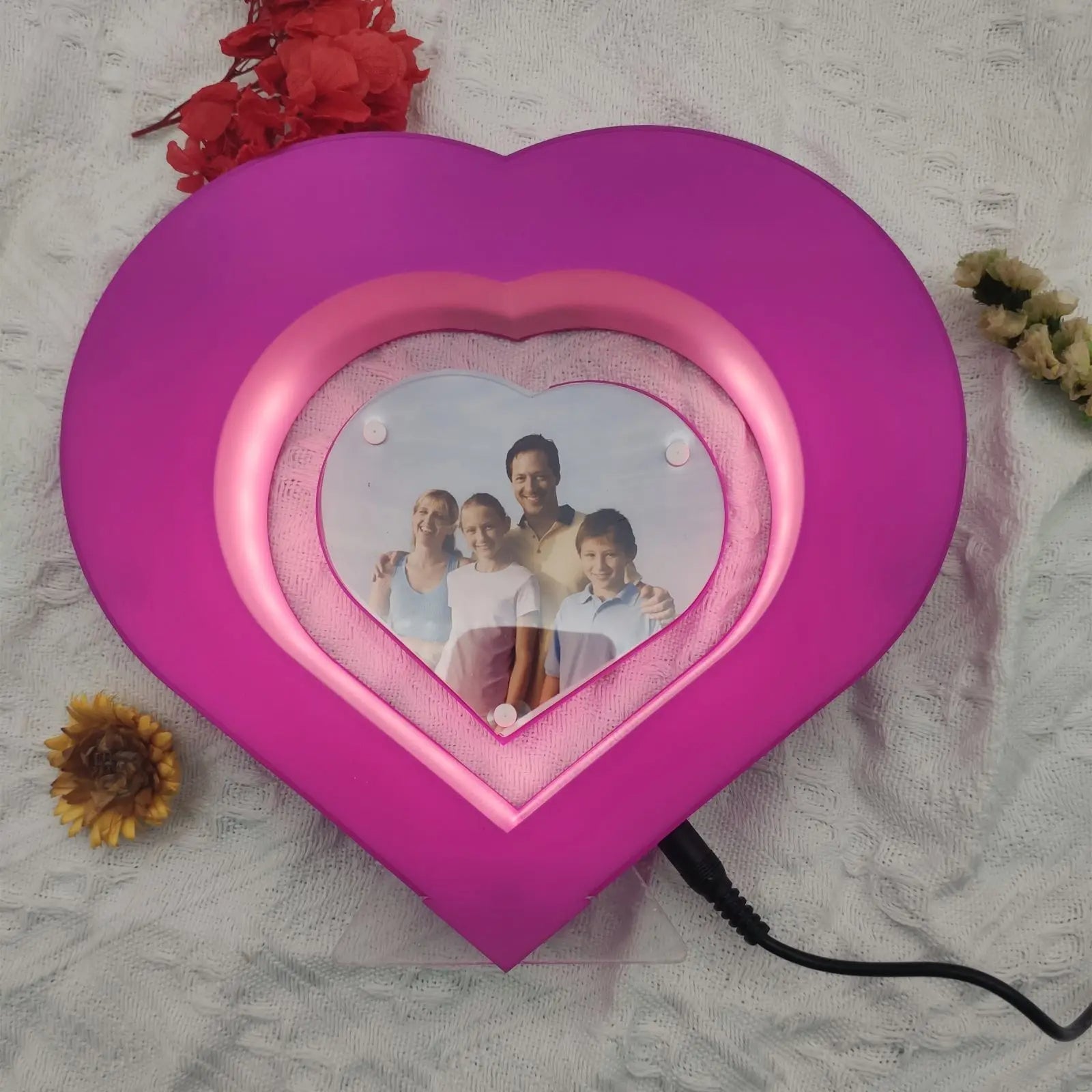 Floatart™ Magnetic Floating Heart Picture Frame