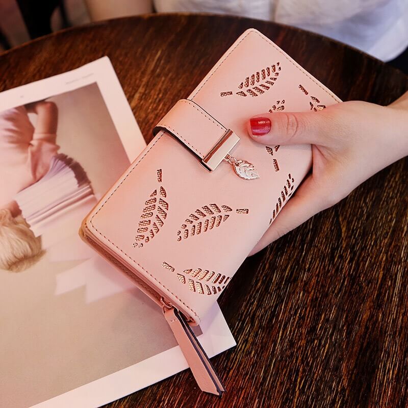 Walleaf Elegant Leaf-Embellished Clutch Wallet